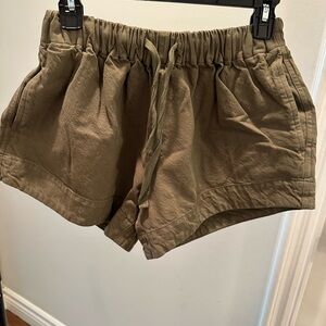 THE GREAT. Green and Tan Cargo Shorts with Elastic Waistband